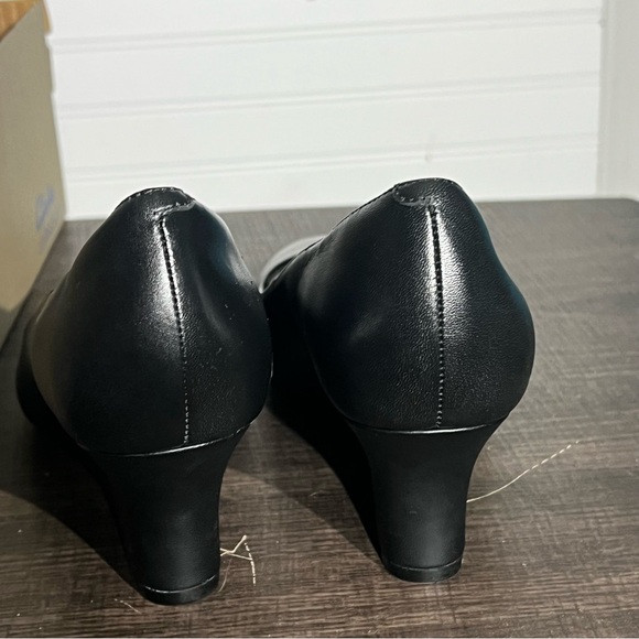 NWT Clarks Olivette Pearl Black Wedge Heels - Picture 4 of 5
